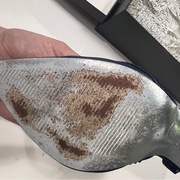 Adrianna Papell beautiful blue navy heels. - Picture 6 of 6